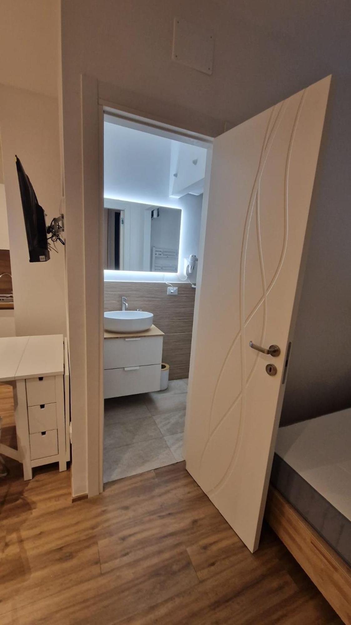 Ferienwohnung La Perla Di Ro Savona Exterior foto